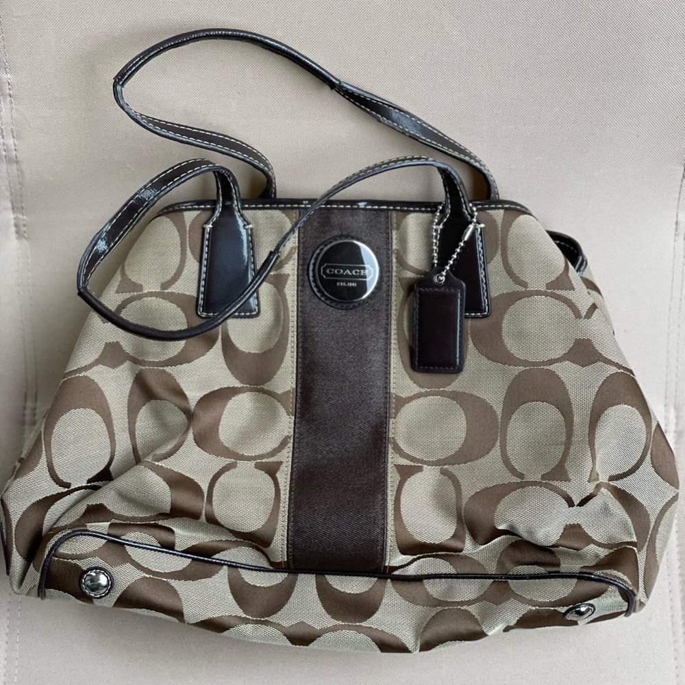 Beautiful authentic signature Coach bag